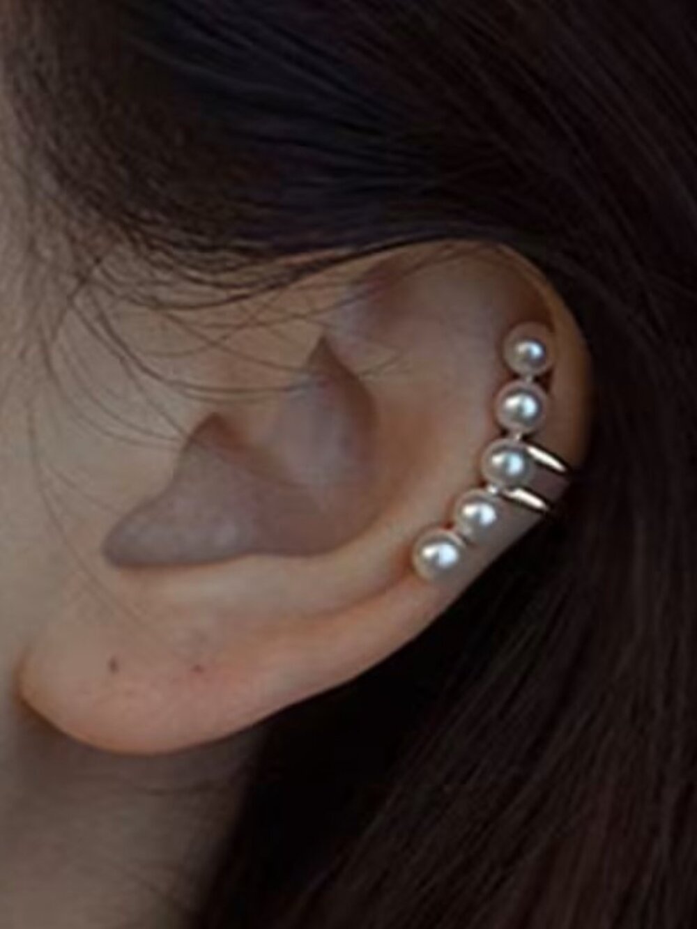 One Faux Pearl Ladies Ear Bone Clip with No Ear Piercing Z1